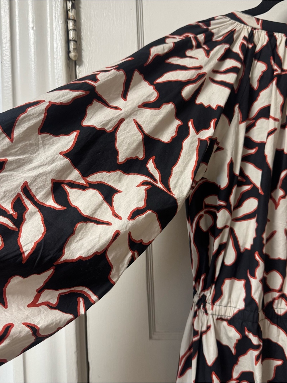 Omika Emerson Black, Coral, & Cream Floral Tie-Waist Midi Dress Bianca Cliff XS - Picture 4 of 11